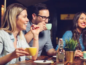يعجز الدلو عن تقبل النقد مهما كان شكله أو مصدره