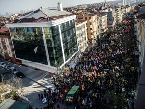 آلالاف يشاركون في تركيا في تشييع قيادي كردي قتل في سوريا