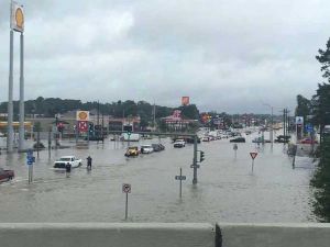 6 قتلى في الفيضانات في ولاية لويزيانا الأمريكية وإجلاء الآلاف إلى ملاجئ