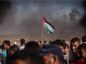 يطالب المحتجون برفع الحصار الإسرائيلي المفروض على قطاع غزة منذ منتصف عام 2007

