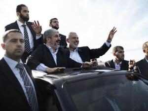 مشعل مع هنية في غزة/أ.ف.ب