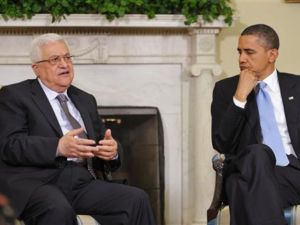 محمود عباس رئيس اللجنة التنفيذية للمنظمة خلال اجتماع مع اوباما/أرشيف