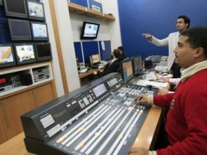 عاملون في قناة الاقصى