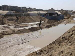 الجيش المصري يواصل ضخه لمياه البحر، داخل الأنفاق المهجورة والمُغلقة المحاذية لغزة