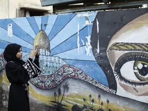 Work is underway to get Israel to approve the 3G network service to Palestinian mobile companies. (AFP)