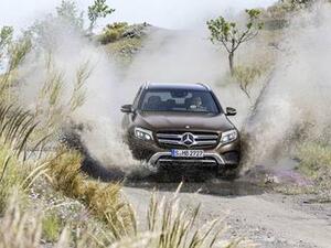 تعتبر مرسيدس GLC الجيل الجديد كلياً من طراز مرسيدس GLK، وحصلت على اسم جديد ضمن خطة شركة مرسيدس لتجديد أسماء سياراتها
