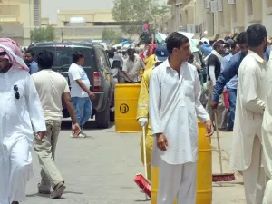 السعودية قد تسمح للوافد الاستثمار في المهن الحرة مقابل ضريبة تصل لـ 20 %