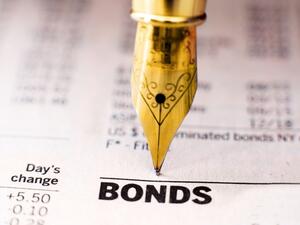 عند غرق تريليونات الدولارات على شكل أدوات دين مالية تدر عائدات سلبية على امتداد دول العالم، وفي حدود أسعار فائدة طويلة الأجل تساوي 1% أو تقل عنها في العديد من اقتصادات الدول المتقدمة، يظهر خطر جديد على المستثمرين