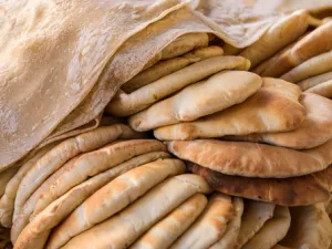 يرتفع سعر الخبز العربي الكبير من 16 قرشا إلى 32 قرشا للكيلو