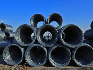 يرى المختصون أن عاملين أساسيين سيتحكمان في الأسواق الدولية خلال العام الجاري، الأول يتمثل في معدلات الزيادة المتوقعة في أسعار الفائدة الأمريكية، فيما يتوقف العامل الثاني على توجهات ومصير أسعار السلع الأولية