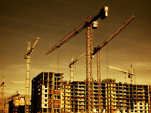 حجم الطلب على الروافع البرجية والمصاعد بلغ مستويات جيدة نظراً لتعاظم حجم وعدد المشاريع العمرانية والإنشائية في مختلف إمارات الدولة