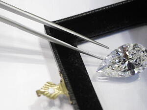 تهريب ألماس بمطار أبوظبي الدولي 