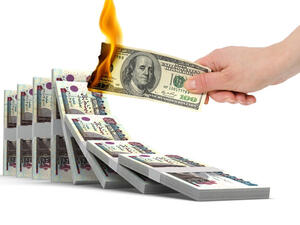 اعتبر يوم الجمعة الماضي، أحد أكثر الأيام، وأكبرها بحجم الخسارة بالنسبة للأثرياء، الذين فقدوا خلاله 76 مليار دولار، مع إغلاق مؤشر “إس و بي 500″ للأسهم الأميركية، على أسوأ أسبوع له منذ 2011