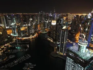 أرجع مدير عام دائرة أراضي وأملاك دبي سلطان بن مجرن مبالغة بعض الملاك في قيمة الزيادات السنوية على بدل الإيجار إلى عدم دراية شريحة كبيرة من المستأجرين بحقوقهم والآليات التشريعية المنظمة لهذه العملية