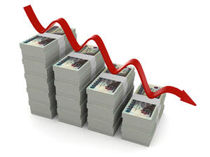 البنك المركزي عرض أمس 40 مليون دولار للبيع وباع 38.4 مليون دولار، حيث بلغ أقل سعر مقبول 7.4301 جنيه، مقارنة بـ7.3901 يوم الخميس الماضي