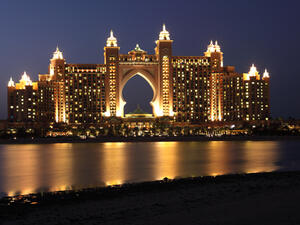 سجلت الفنادق الشاطئية في دبي أعلى متوسط إيرادات للغرفة بواقع 399 دولاراً