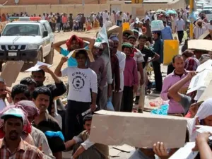 أجاز قانون تنظيم دخول وخروج الوافدين وإقامتهم أن تظل إقامة المرأة على مسؤولية رب الأسرة، ولو التحقت بأي عمل