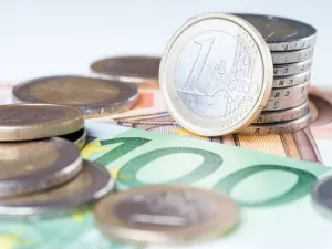 عدم التوصل لاتفاق سوف يمثل بداية طريق مؤلم يؤدي في البداية إلى تخلف اليونان عن السداد ثم في النهاية إلى خروج البلاد من منطقة اليورو وعلى الأرجح من الاتحاد الأوروبي