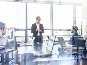تتضمن القدرة على التخطيط الاستراتيجي كفاءات عدة، وهي أكثر من مجرد اتخاذ قرارات حول الأسواق والعملاء والأصول ونحوها