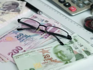 عجز التجارة الخارجية في تركيا يرتفع إلى 20.7 مليار دولار خلال الربع الأول 