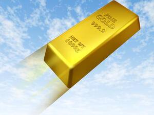 أسعار الذهب نحو أعلى مستوياتها في أسبوع مع انخفاض الدولار 