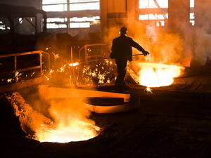 الأسواق العالمية للمعادن الثمينة (خاصة الذهب) شهدت تغيرات بشكل كبير خلال العام 2014 حيث شهدنا تصحيحاً كبيراً في سعر الذهب إلا أن من الملاحظ لنا وعلى صعيد المنطقة ودولة الإمارات هو استمرار تدفق تجارة المعادن الثمينة من الغرب إلى الشرق