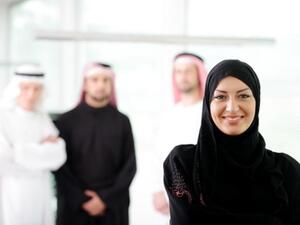 في دول الخليج، أصبحت المرأة تشكل نموذجاً قيادياً بمجال المال والأعمال، إذ يُشكل النساء 41% من سكان الخليج، وتصل نسبة العاملات منهن إلى 16%