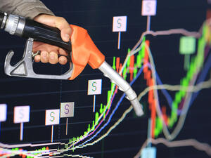 ارتفعت أسعار النفط في بداية التعاملات دون الـ 1%