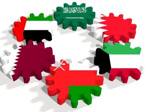 أسعار النفط تنخفض وتضرب موازنات الخليج مجدداً