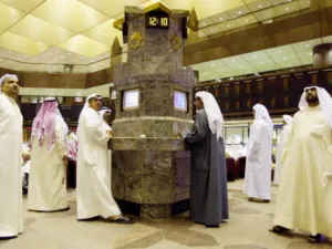 بلغ حجم التداولات الكلية في البورصة الكويتية في مستهل جلسة اليوم 43.7 مليون سهم بقيمة تبلغ حوالي 4.43 مليون دينار تحققت من خلال تنفيذ 844 صفقة
