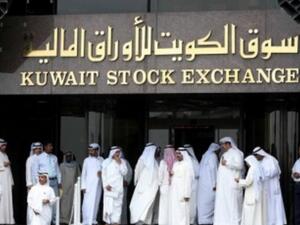 تعاني بورصة الكويت التي تراجعت بنحو 60 في المائة منذ الأزمة المالية العالمية في 2008 وحتى الآن من شح شديد في السيولة بالسوق