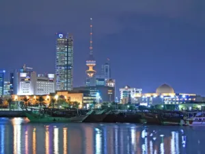 لا يحق للوافدين في الكويت تملّك عقارات إلا بمرسوم أميري ولحالات خاصة جداً تكاد لا تذكر