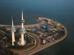 يمثل فرض ضرائب على الشركات المحلية قضية ساخنة في الكويت