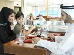 تعمل السعوديات اللاتي التحقن بالعمل منذ أشهر في قسم العائلات لأحد المطاعم العالمية التي افتتحت فروعها حديثا في المنطقة الشرقية كموظفات استقبال 