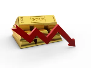 انخفض الذهب في العقود الأمريكية الآجلة 0.7 في المئة إلى 1135.20 دولارًا للأوقية