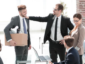 أنت اليوم قد أصبحت جاهزاً وحضّرت سيرتك الذاتية للبدء في التقدم الى الشركات التي لطالما حلمت بالإنضمام اليها