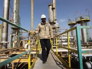 قدمت إيران ضمانات سيادية بمليار دولار لحماية سفنها النفطية إلى الهند التي تعد ثاني أكبر مستورد للنفط الإيراني بعد الصين