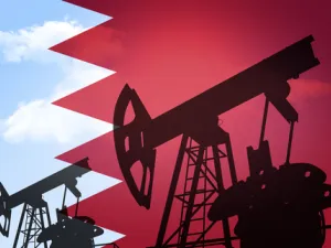 تحصل البحرين على إيراداتها النفطية من حقلين، هما حقل البحرين البري وحقل أبو سعفة الذي تتقاسمه مع السعودية