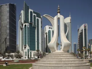 تستعد دولة قطر لمواجهة التحدي الكبير المتمثل في إنجاز البنية التحتية لاستضافة مونديال 2022