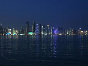 قطر خفضت بأثر رجعي سعر البيع الرسمي لنفطها الخام البحري لشحنات أبريل/نيسان إلى 102.50 دولار للبرميل