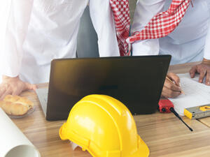 السعودية تعفي المقاولين المتعاقدين على مشاريع حكومية من دفع رسوم العمالة الوافدة