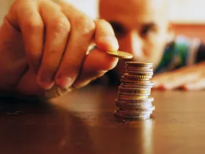 الزيادات في الرواتب أقل من المتوقع هذا العام