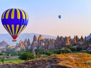 أشار السفير التركي في السعودية، إلى أن تدفق رؤوس الأموال الخليجية إلى تركيا، ليس فقط للاستثمار، بل كذلك للاستقرار والسياحة