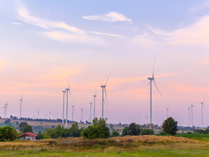 ستكون توربينات الرياح بمجرد بدء تشغيلها التجريبي في شهر يناير 2017 علامة في مدينة طريف