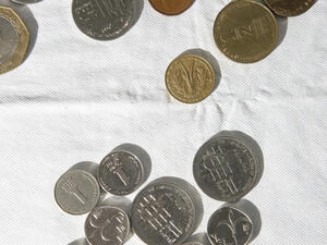 في حال نجحت الحكومة الجديدة، في تنفيذ إصلاحات تحقق بيئة سياسية أكثر ثباتاً فإن النظرة الأخرى للاقتصاد الأردني ستكون مستقرة