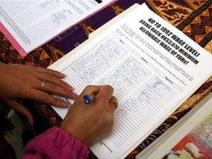 كيف ستتمكن دول الخليج من تغطية العجز الذي سيحدث في الميزانية في باب الرواتب والأجور من الميزانية في حال انخفض سعر برميل النفط إلى 50 أو حتى 30 دولارًا؟