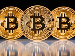العملة الافتراضية التي يجري تداولها عبر الشبكة العنكبوتية، تكتسب خطورتها من “كونها خارج المظلة الرقابية داخل المملكة العربية السعودية”