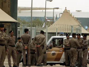 سيارات أمن ذكية في السعودية تكشف  السيارات المطلوبة دون السؤال عن هويّاتهم