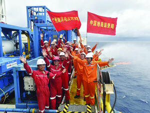 الصين تنجح بإنتاج الغاز من الثلج القابل للاشتعال 