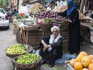 الأسر المصرية تعيش التقشف لمواجهة موجة غلاء غير مسبوقة